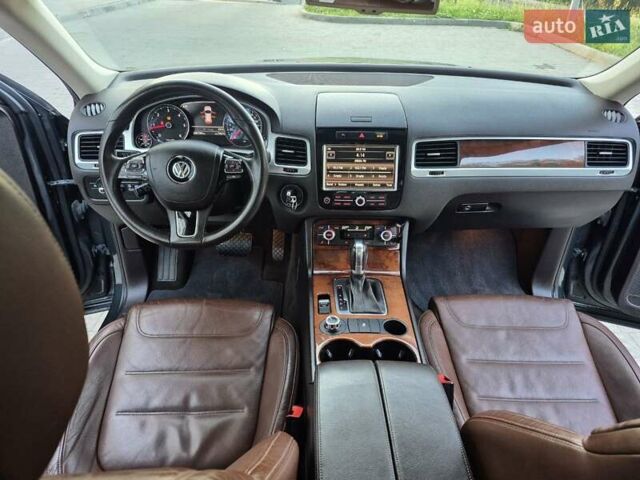 Серый Фольксваген Туарег, объемом двигателя 2.97 л и пробегом 248 тыс. км за 16500 $, фото 33 на Automoto.ua