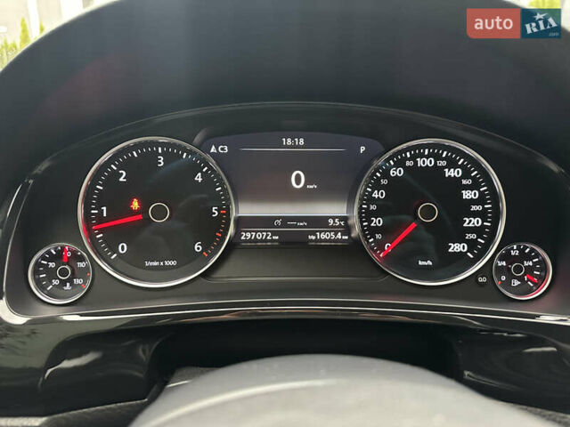 Серый Фольксваген Туарег, объемом двигателя 2.97 л и пробегом 297 тыс. км за 21500 $, фото 8 на Automoto.ua