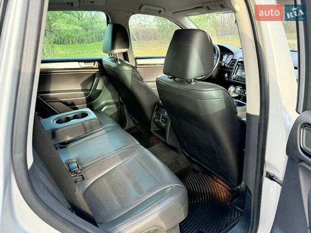 Сірий Фольксваген Туарег, об'ємом двигуна 3.6 л та пробігом 225 тис. км за 12500 $, фото 44 на Automoto.ua