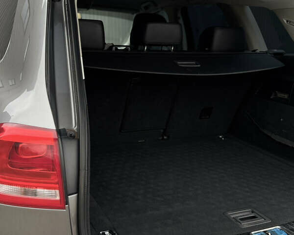 Серый Фольксваген Туарег, объемом двигателя 2.97 л и пробегом 360 тыс. км за 17500 $, фото 44 на Automoto.ua