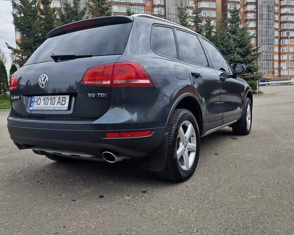 Сірий Фольксваген Туарег, об'ємом двигуна 3 л та пробігом 137 тис. км за 25900 $, фото 2 на Automoto.ua