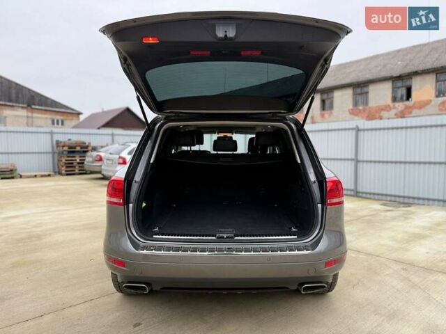 Серый Фольксваген Туарег, объемом двигателя 2.97 л и пробегом 352 тыс. км за 16300 $, фото 6 на Automoto.ua