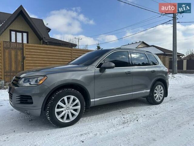 Серый Фольксваген Туарег, объемом двигателя 2.97 л и пробегом 195 тыс. км за 16500 $, фото 3 на Automoto.ua