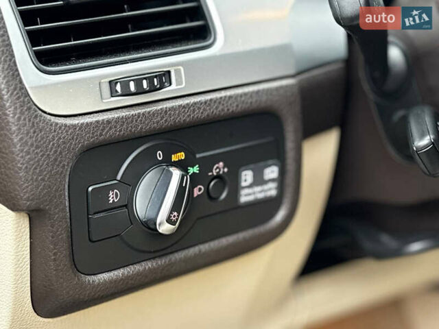 Сірий Фольксваген Туарег, об'ємом двигуна 2.97 л та пробігом 250 тис. км за 21500 $, фото 12 на Automoto.ua