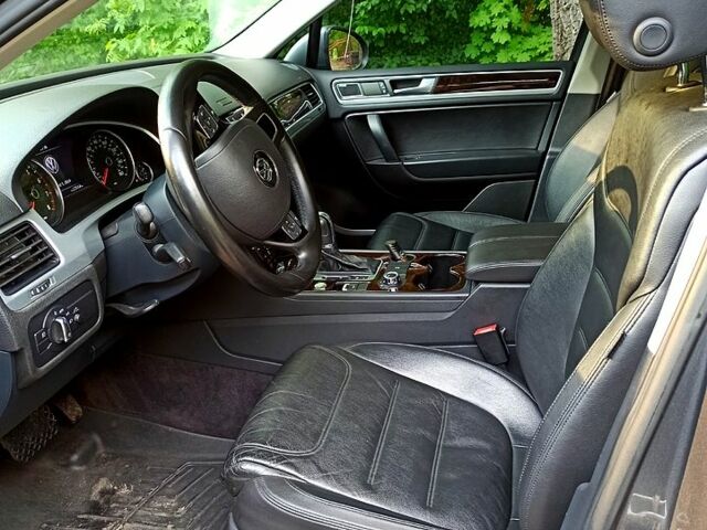 Серый Фольксваген Туарег, объемом двигателя 3.6 л и пробегом 179 тыс. км за 21600 $, фото 7 на Automoto.ua