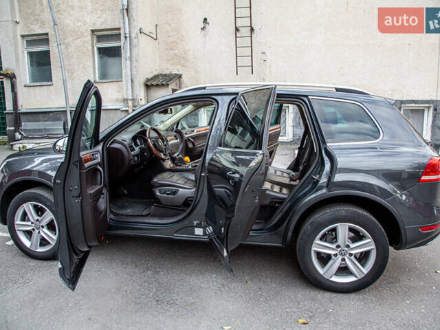 Сірий Фольксваген Туарег, об'ємом двигуна 2.97 л та пробігом 267 тис. км за 21499 $, фото 14 на Automoto.ua