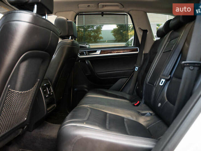 Сірий Фольксваген Туарег, об'ємом двигуна 2.97 л та пробігом 225 тис. км за 18500 $, фото 33 на Automoto.ua