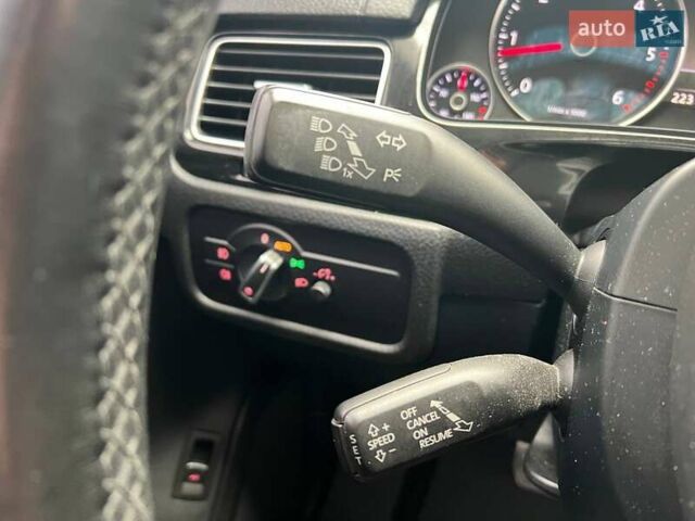 Серый Фольксваген Туарег, объемом двигателя 2.97 л и пробегом 223 тыс. км за 20490 $, фото 14 на Automoto.ua