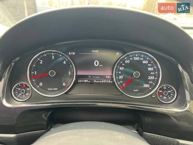 Серый Фольксваген Туарег, объемом двигателя 2.97 л и пробегом 223 тыс. км за 20490 $, фото 15 на Automoto.ua