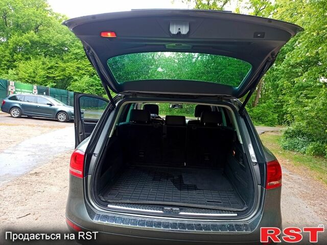 Серый Фольксваген Туарег, объемом двигателя 3.6 л и пробегом 179 тыс. км за 21600 $, фото 8 на Automoto.ua