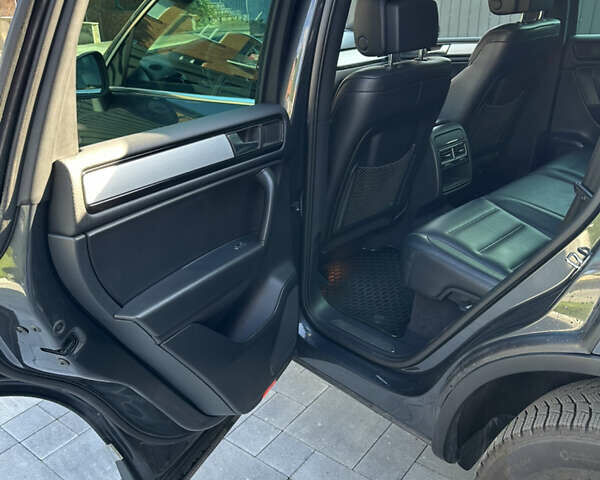 Сірий Фольксваген Туарег, об'ємом двигуна 2.97 л та пробігом 254 тис. км за 21000 $, фото 28 на Automoto.ua