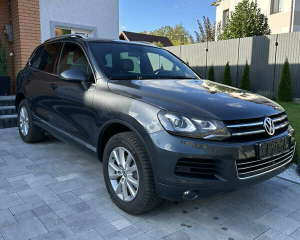Сірий Фольксваген Туарег, об'ємом двигуна 2.97 л та пробігом 254 тис. км за 21000 $, фото 2 на Automoto.ua