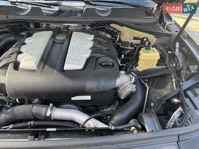 Сірий Фольксваген Туарег, об'ємом двигуна 2.97 л та пробігом 247 тис. км за 19200 $, фото 19 на Automoto.ua