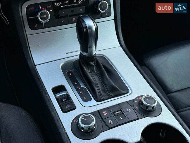 Сірий Фольксваген Туарег, об'ємом двигуна 3 л та пробігом 222 тис. км за 21290 $, фото 37 на Automoto.ua