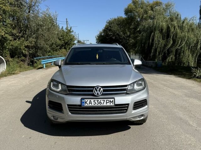 Серый Фольксваген Туарег, объемом двигателя 3 л и пробегом 280 тыс. км за 16000 $, фото 1 на Automoto.ua