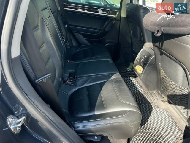 Сірий Фольксваген Туарег, об'ємом двигуна 3 л та пробігом 290 тис. км за 16300 $, фото 16 на Automoto.ua