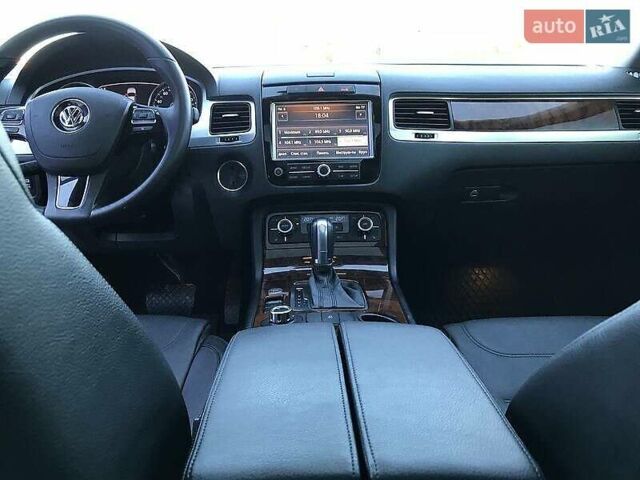 Серый Фольксваген Туарег, объемом двигателя 2.97 л и пробегом 177 тыс. км за 22000 $, фото 11 на Automoto.ua