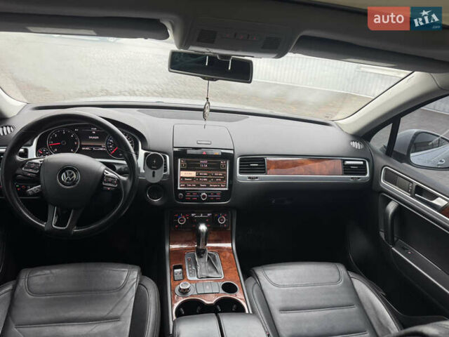 Серый Фольксваген Туарег, объемом двигателя 2.97 л и пробегом 345 тыс. км за 16900 $, фото 9 на Automoto.ua