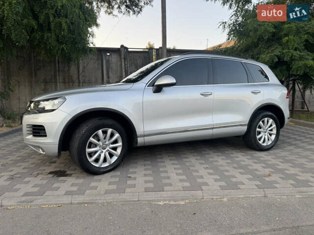 Серый Фольксваген Туарег, объемом двигателя 2.97 л и пробегом 340 тыс. км за 15900 $, фото 3 на Automoto.ua