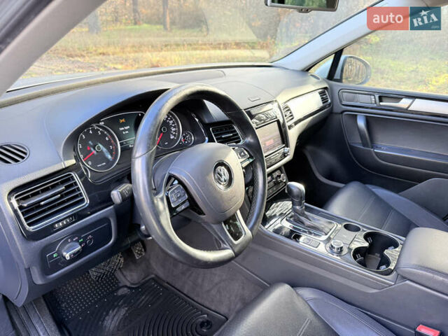 Сірий Фольксваген Туарег, об'ємом двигуна 3.6 л та пробігом 225 тис. км за 12500 $, фото 28 на Automoto.ua