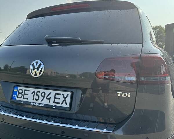 Серый Фольксваген Туарег, объемом двигателя 2.97 л и пробегом 174 тыс. км за 19000 $, фото 3 на Automoto.ua