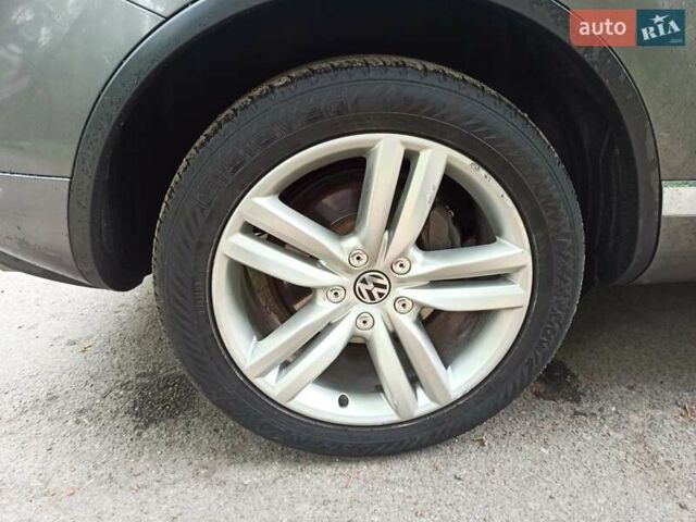 Серый Фольксваген Туарег, объемом двигателя 3.6 л и пробегом 179 тыс. км за 19000 $, фото 4 на Automoto.ua