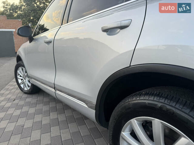 Серый Фольксваген Туарег, объемом двигателя 2.97 л и пробегом 340 тыс. км за 15900 $, фото 13 на Automoto.ua