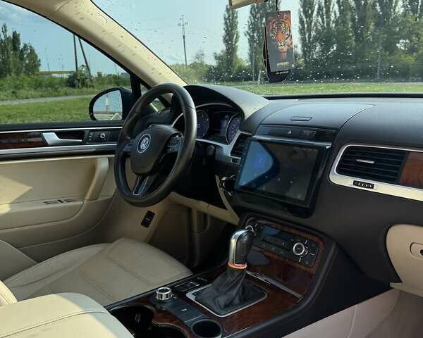 Серый Фольксваген Туарег, объемом двигателя 2.97 л и пробегом 174 тыс. км за 19000 $, фото 14 на Automoto.ua