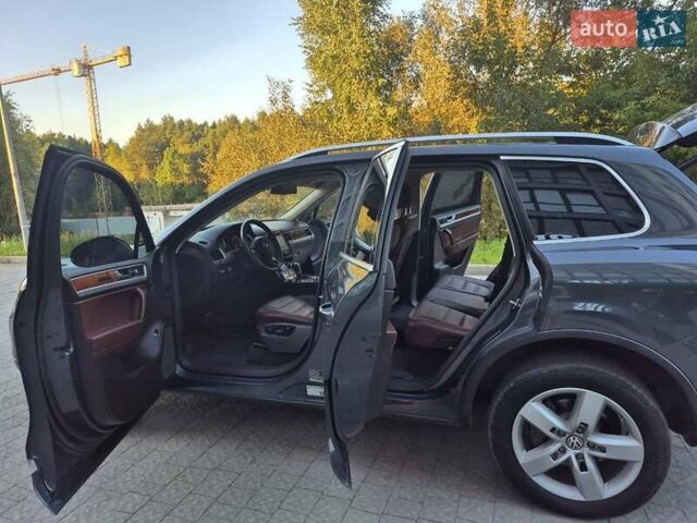 Серый Фольксваген Туарег, объемом двигателя 2.97 л и пробегом 248 тыс. км за 16500 $, фото 39 на Automoto.ua