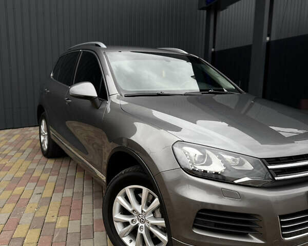Серый Фольксваген Туарег, объемом двигателя 2.97 л и пробегом 360 тыс. км за 17500 $, фото 17 на Automoto.ua