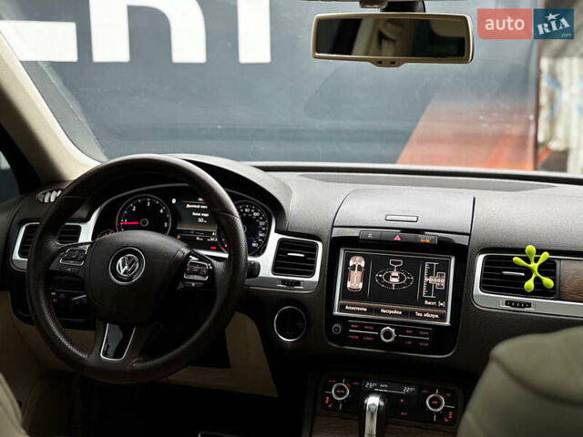 Сірий Фольксваген Туарег, об'ємом двигуна 2.97 л та пробігом 250 тис. км за 21500 $, фото 39 на Automoto.ua