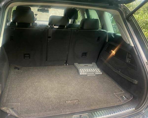 Сірий Фольксваген Туарег, об'ємом двигуна 2.97 л та пробігом 286 тис. км за 18700 $, фото 3 на Automoto.ua