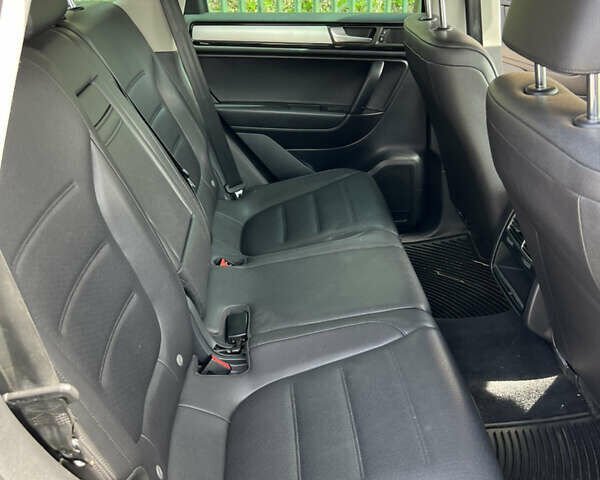 Сірий Фольксваген Туарег, об'ємом двигуна 3 л та пробігом 201 тис. км за 13500 $, фото 8 на Automoto.ua