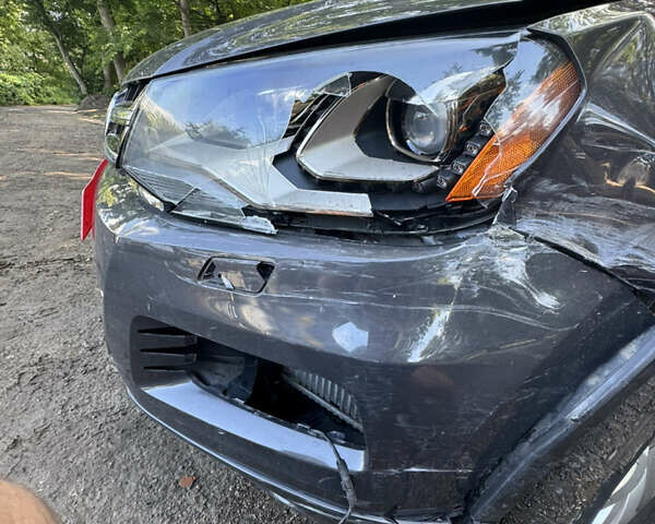 Сірий Фольксваген Туарег, об'ємом двигуна 3 л та пробігом 201 тис. км за 13500 $, фото 2 на Automoto.ua