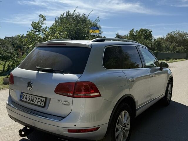 Серый Фольксваген Туарег, объемом двигателя 3 л и пробегом 280 тыс. км за 16000 $, фото 2 на Automoto.ua