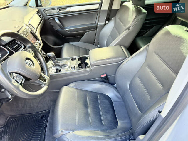 Сірий Фольксваген Туарег, об'ємом двигуна 3.6 л та пробігом 225 тис. км за 12500 $, фото 27 на Automoto.ua