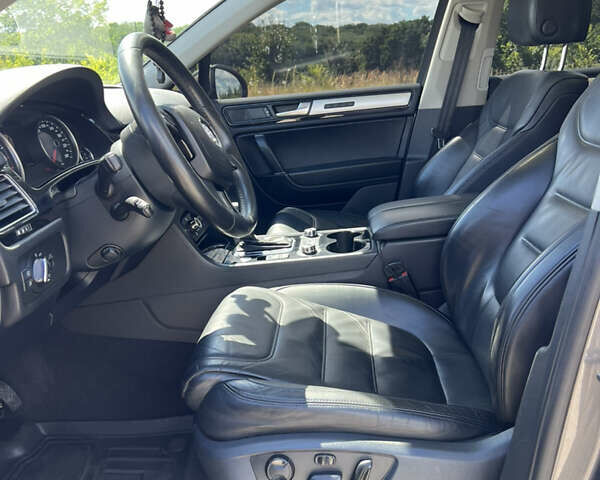 Сірий Фольксваген Туарег, об'ємом двигуна 2.97 л та пробігом 261 тис. км за 19999 $, фото 19 на Automoto.ua