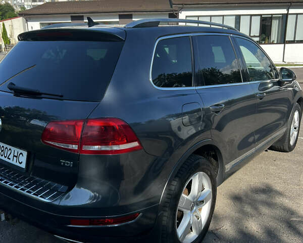 Сірий Фольксваген Туарег, об'ємом двигуна 3 л та пробігом 290 тис. км за 16300 $, фото 3 на Automoto.ua