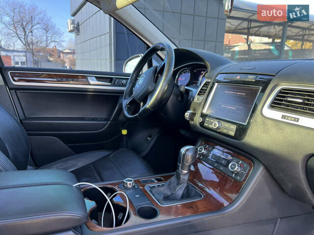 Серый Фольксваген Туарег, объемом двигателя 2.97 л и пробегом 252 тыс. км за 17550 $, фото 12 на Automoto.ua