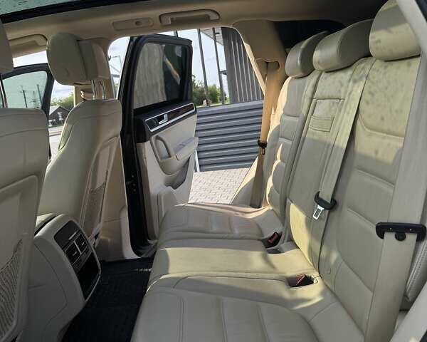 Серый Фольксваген Туарег, объемом двигателя 2.97 л и пробегом 174 тыс. км за 19000 $, фото 20 на Automoto.ua