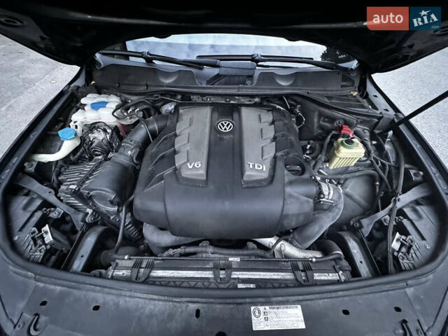 Серый Фольксваген Туарег, объемом двигателя 2.97 л и пробегом 227 тыс. км за 24000 $, фото 3 на Automoto.ua