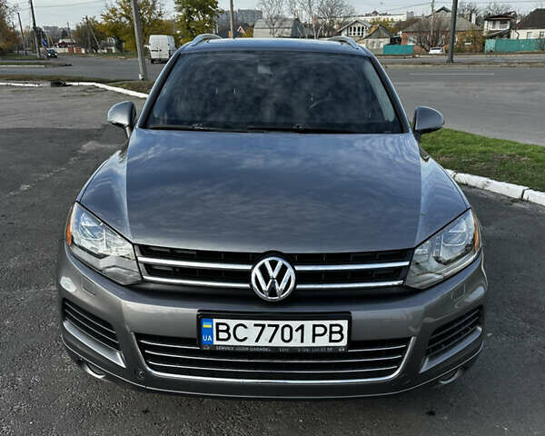 Серый Фольксваген Туарег, объемом двигателя 3.6 л и пробегом 175 тыс. км за 16500 $, фото 1 на Automoto.ua