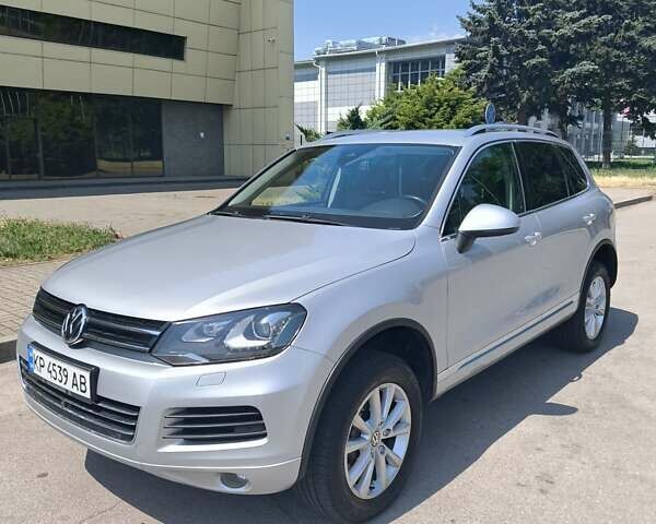 Серый Фольксваген Туарег, объемом двигателя 3 л и пробегом 280 тыс. км за 22500 $, фото 1 на Automoto.ua