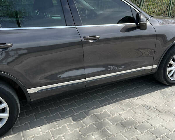 Сірий Фольксваген Туарег, об'ємом двигуна 3 л та пробігом 201 тис. км за 13500 $, фото 20 на Automoto.ua