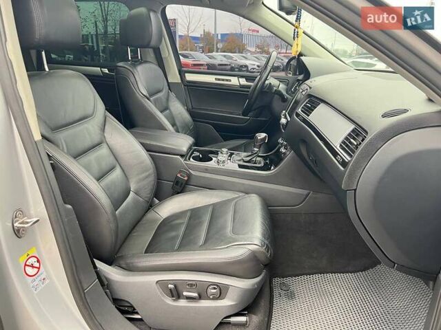 Серый Фольксваген Туарег, объемом двигателя 2.97 л и пробегом 223 тыс. км за 20490 $, фото 9 на Automoto.ua