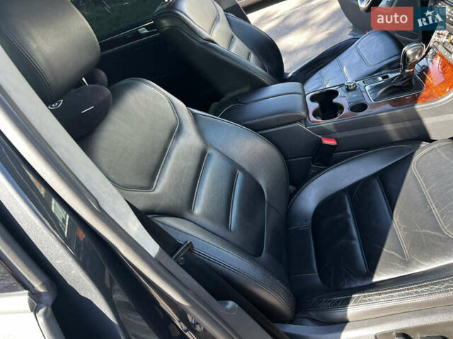 Сірий Фольксваген Туарег, об'ємом двигуна 3 л та пробігом 290 тис. км за 16300 $, фото 19 на Automoto.ua