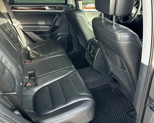 Серый Фольксваген Туарег, объемом двигателя 3.6 л и пробегом 175 тыс. км за 16500 $, фото 8 на Automoto.ua