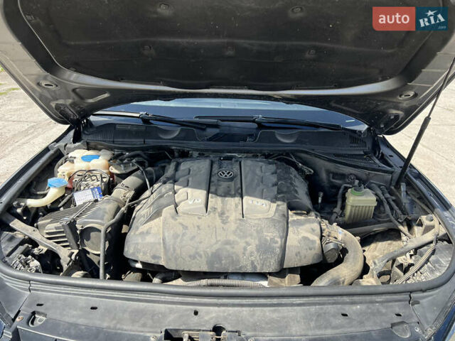 Сірий Фольксваген Туарег, об'ємом двигуна 2.97 л та пробігом 261 тис. км за 19999 $, фото 41 на Automoto.ua