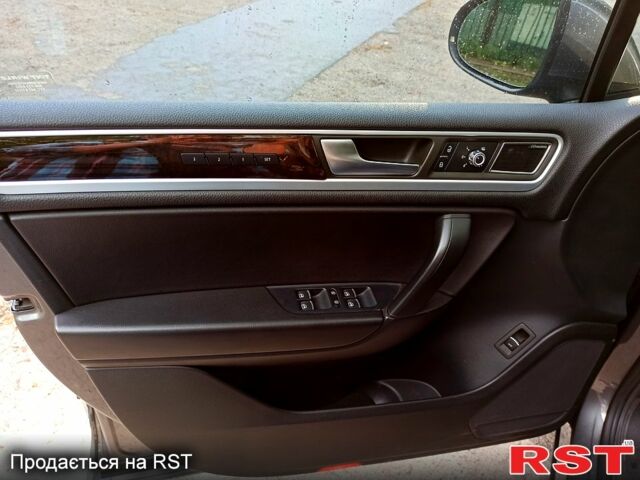 Серый Фольксваген Туарег, объемом двигателя 3.6 л и пробегом 179 тыс. км за 21600 $, фото 6 на Automoto.ua