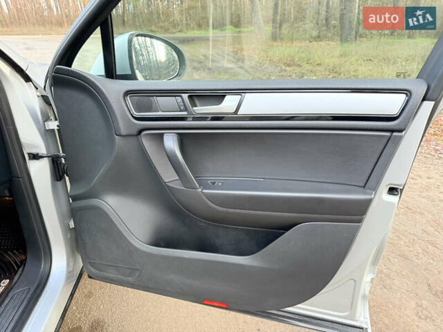 Сірий Фольксваген Туарег, об'ємом двигуна 3.6 л та пробігом 225 тис. км за 12500 $, фото 50 на Automoto.ua